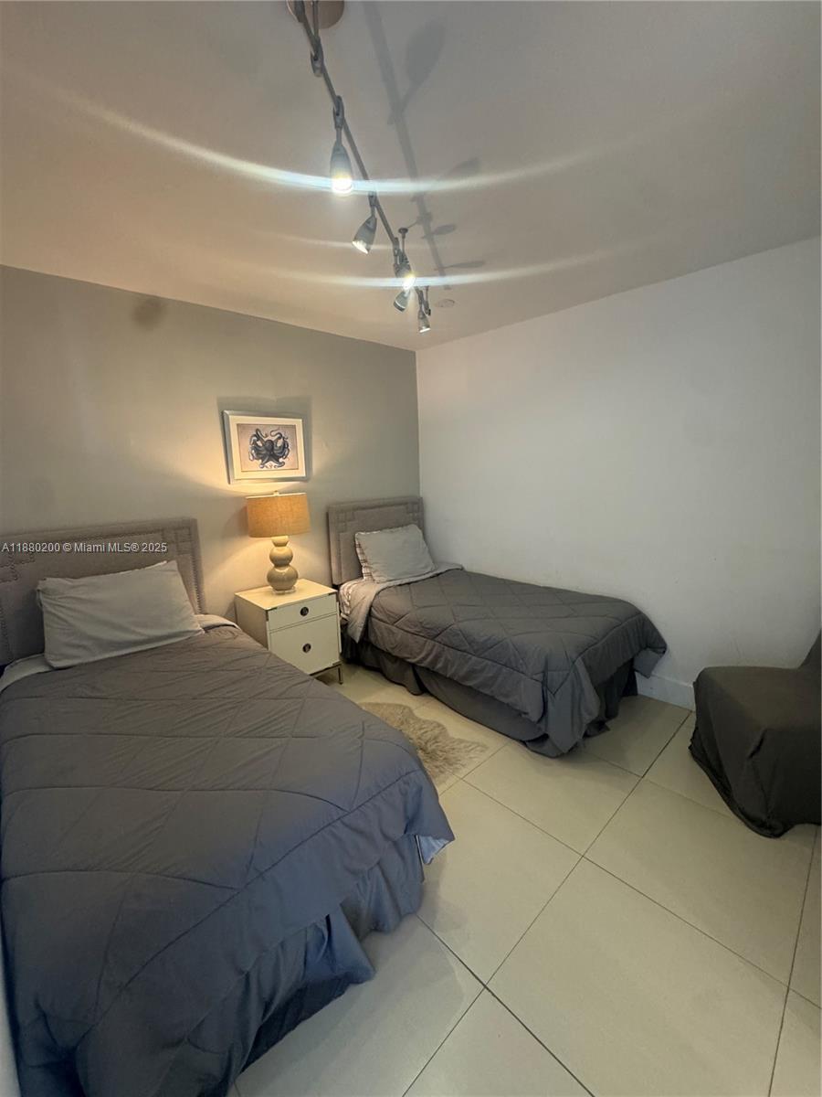 5151 Collins Ave #923, Miami Beach FL 33140
