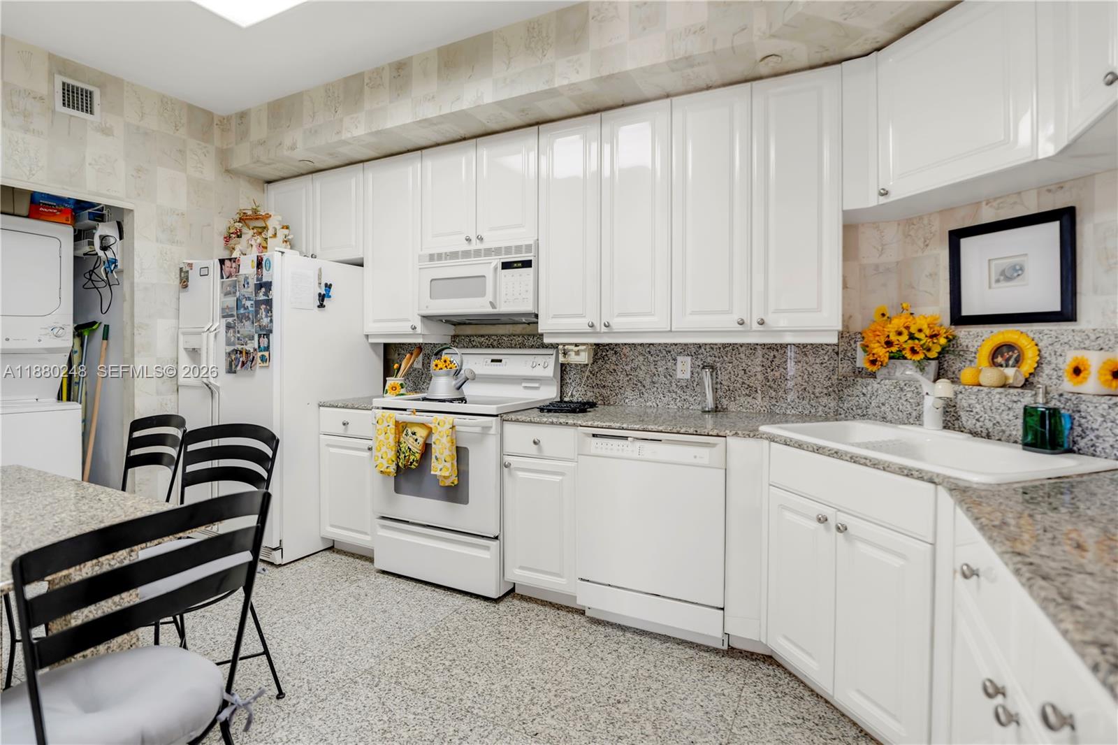 888 Brickell Key Dr #1807, Miami FL 33131