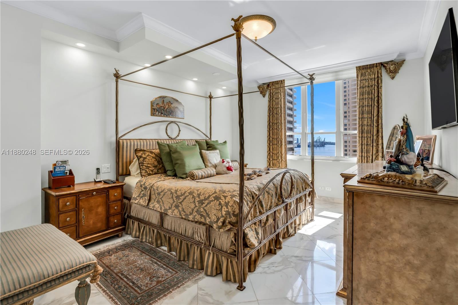 888 Brickell Key Dr #1807, Miami FL 33131