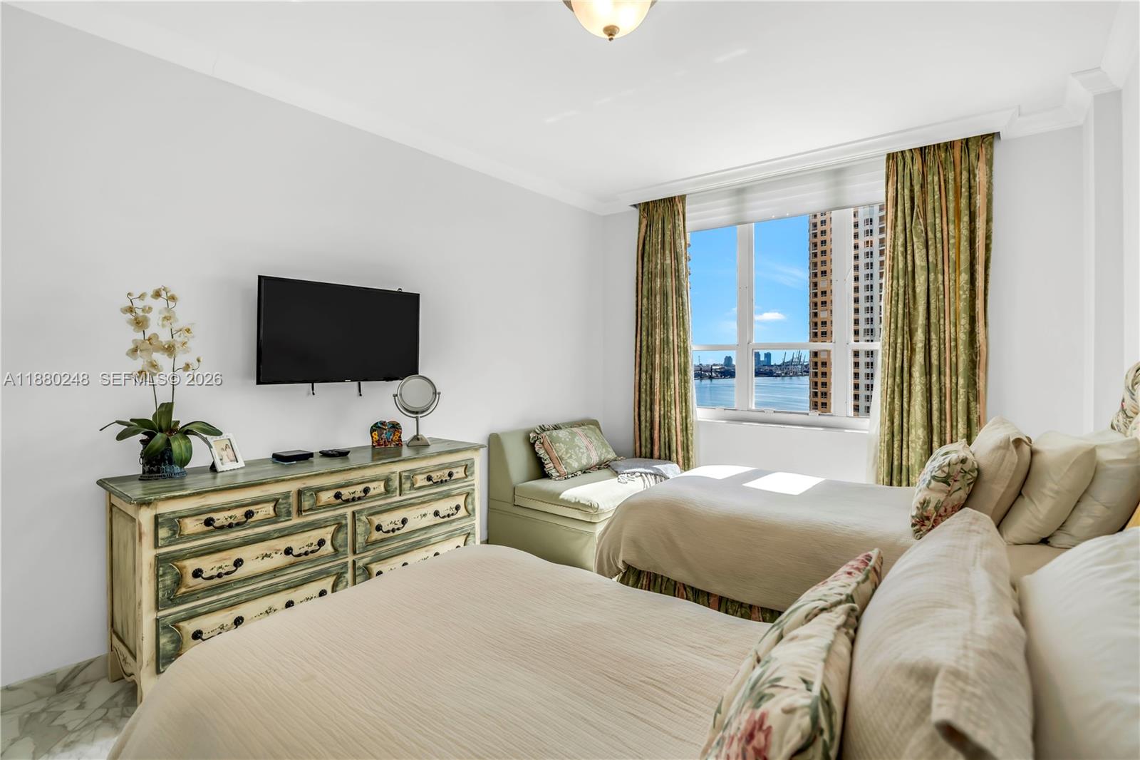 888 Brickell Key Dr #1807, Miami FL 33131