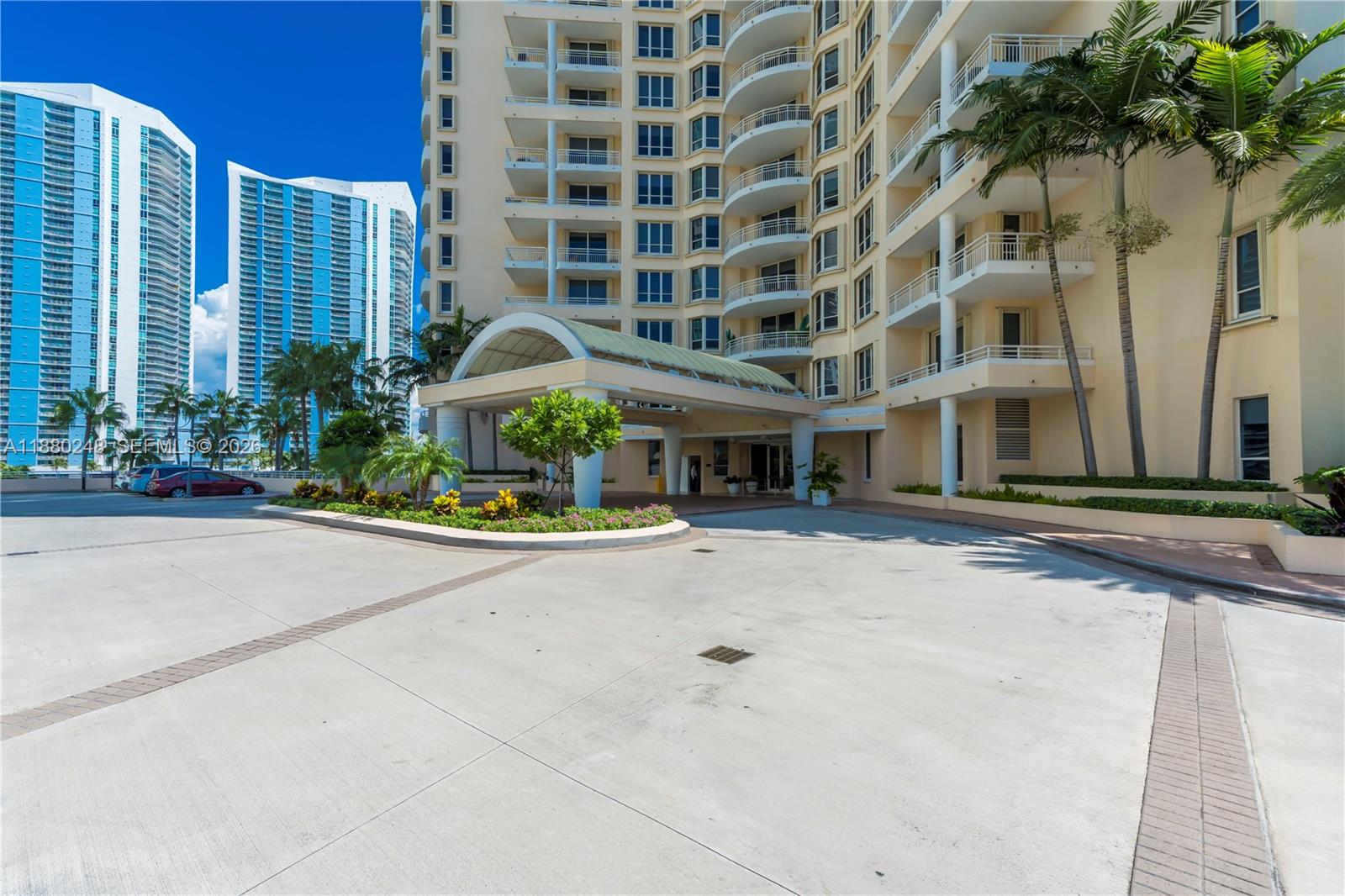 888 Brickell Key Dr #1807, Miami FL 33131
