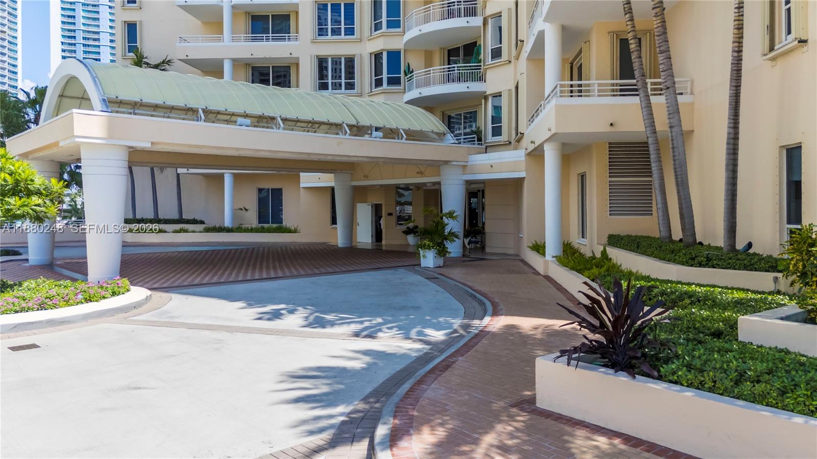 888 Brickell Key Dr #1807, Miami FL 33131
