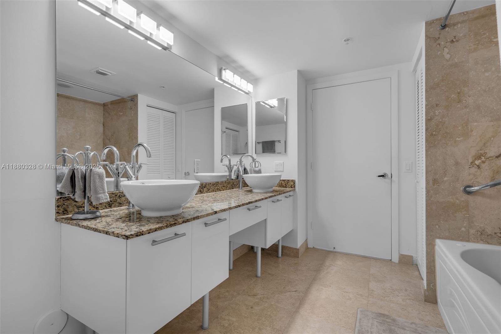 41 SE 5th St #1112, Miami FL 33131