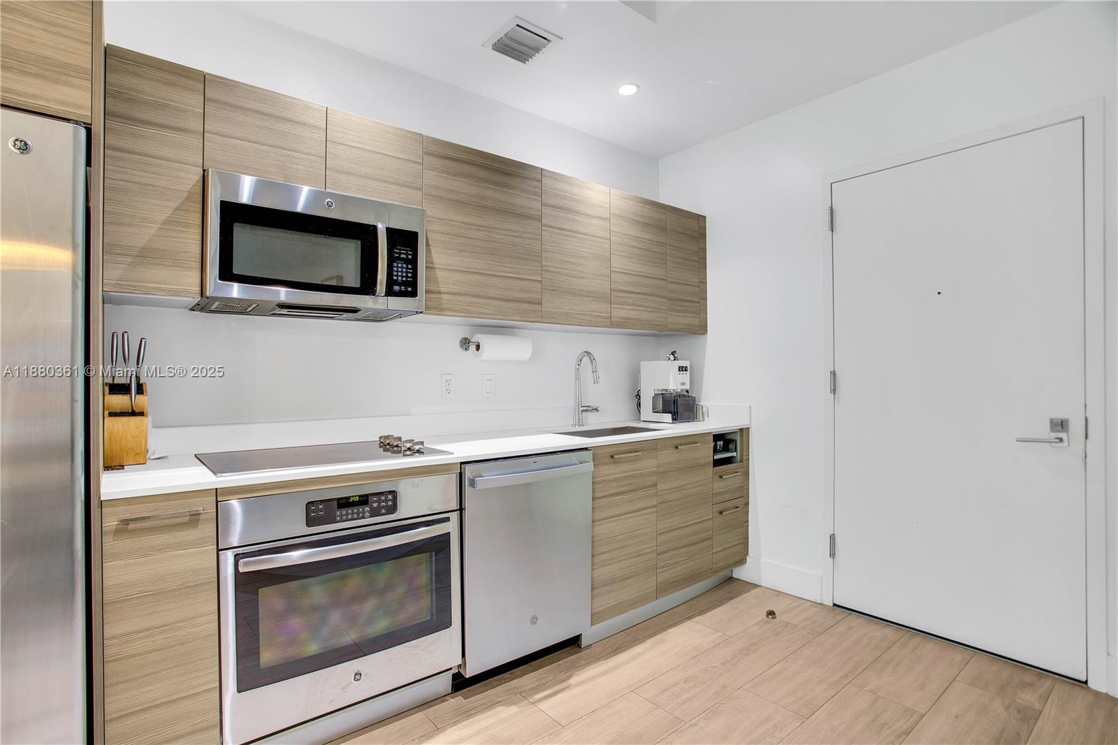 121 NE 34th St #L202, Miami FL 33137