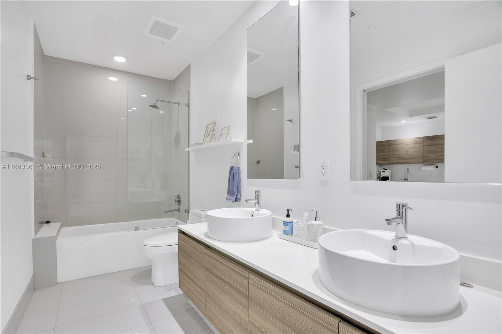 121 NE 34th St #L202, Miami FL 33137