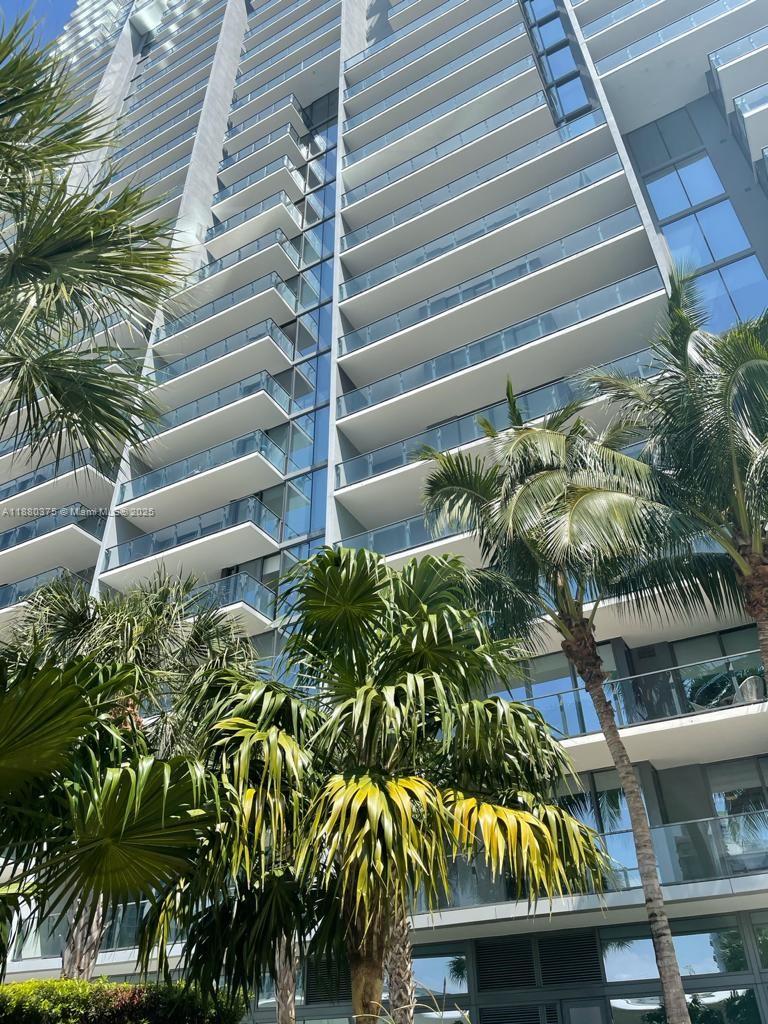 68 SE 6th St #2303, Miami FL 33131