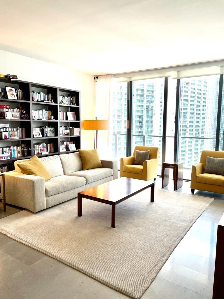68 SE 6th St #2303, Miami FL 33131