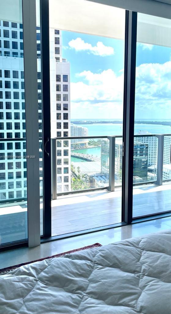 68 SE 6th St #2303, Miami FL 33131