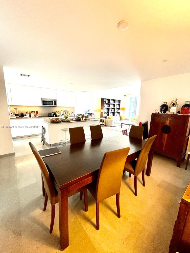 68 SE 6th St #2303, Miami FL 33131