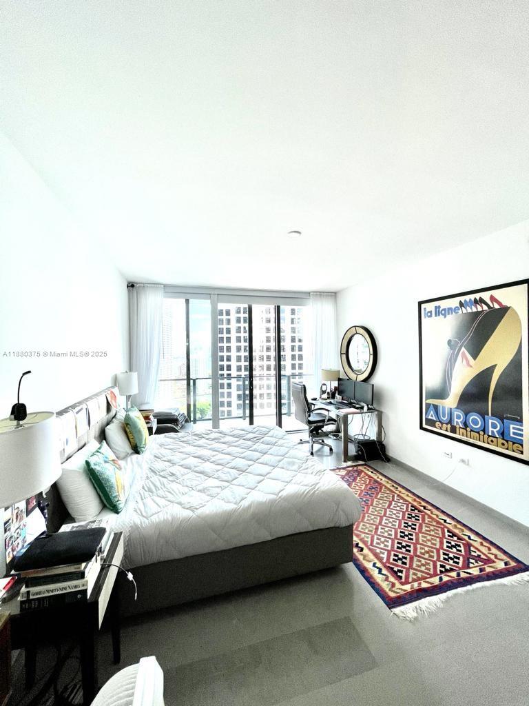 68 SE 6th St #2303, Miami FL 33131