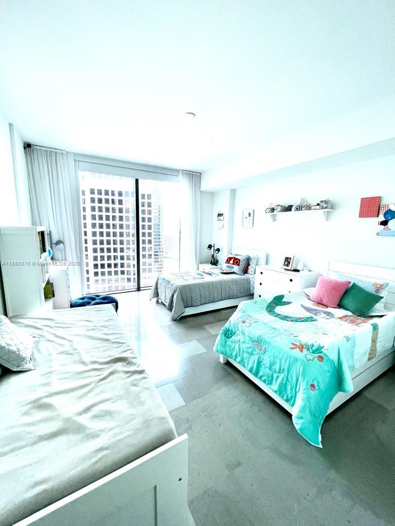 68 SE 6th St #2303, Miami FL 33131