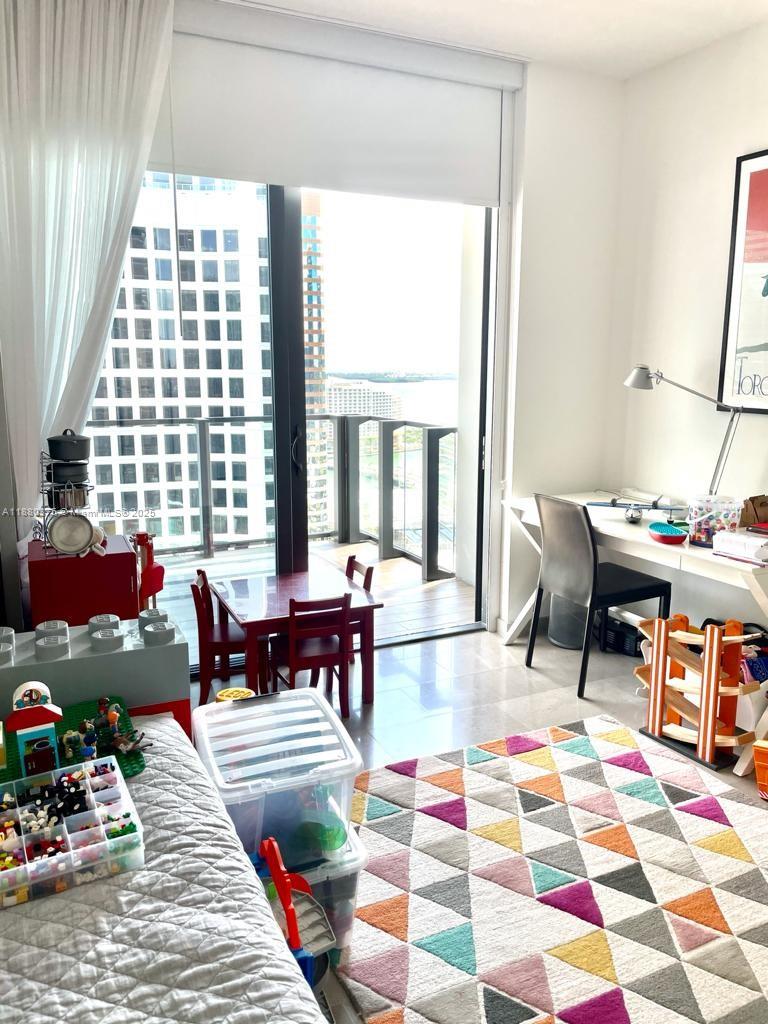 68 SE 6th St #2303, Miami FL 33131
