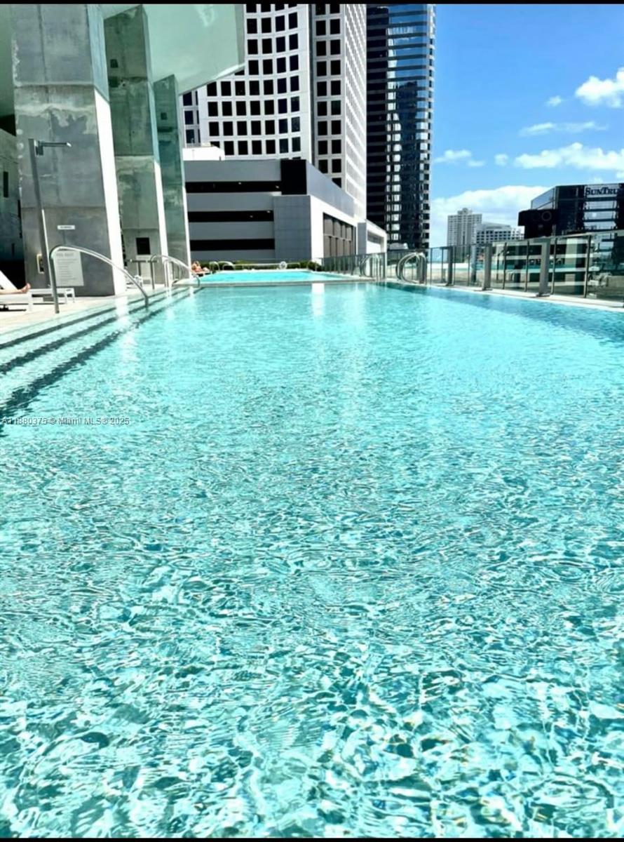 68 SE 6th St #2303, Miami FL 33131