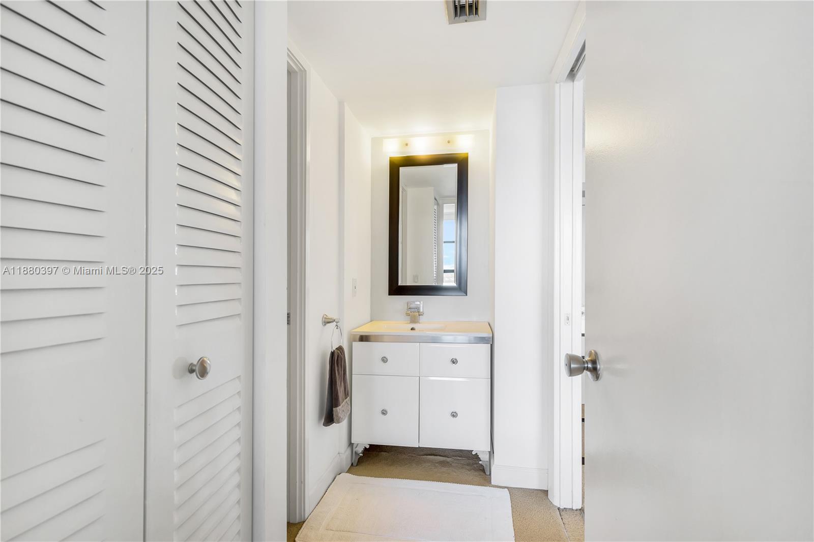 3701 N Country Club Dr #1604, Aventura FL 33180