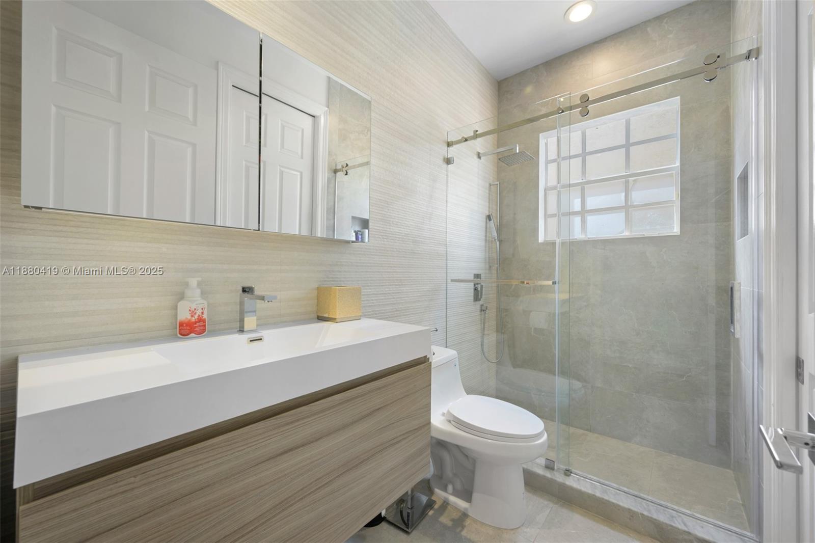 19460 39th Ct #19460, Sunny Isles Beach FL 33160