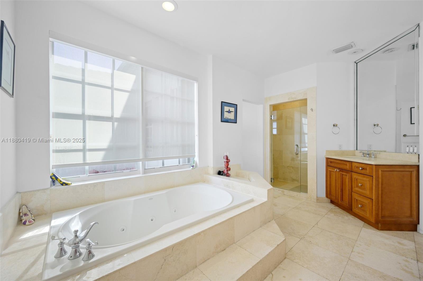 19460 39th Ct #19460, Sunny Isles Beach FL 33160