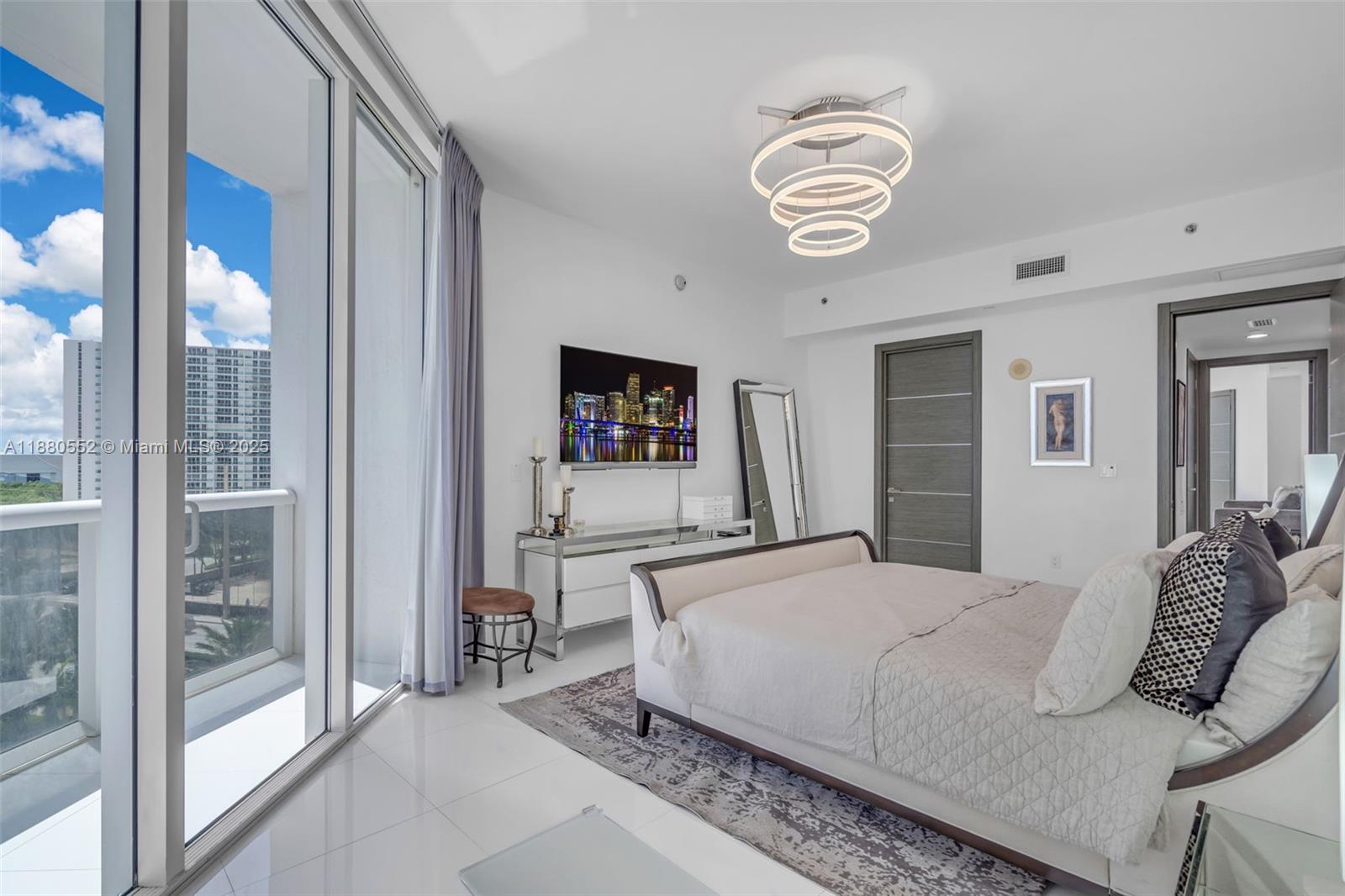 15901 Collins Ave #606, Sunny Isles Beach FL 33160