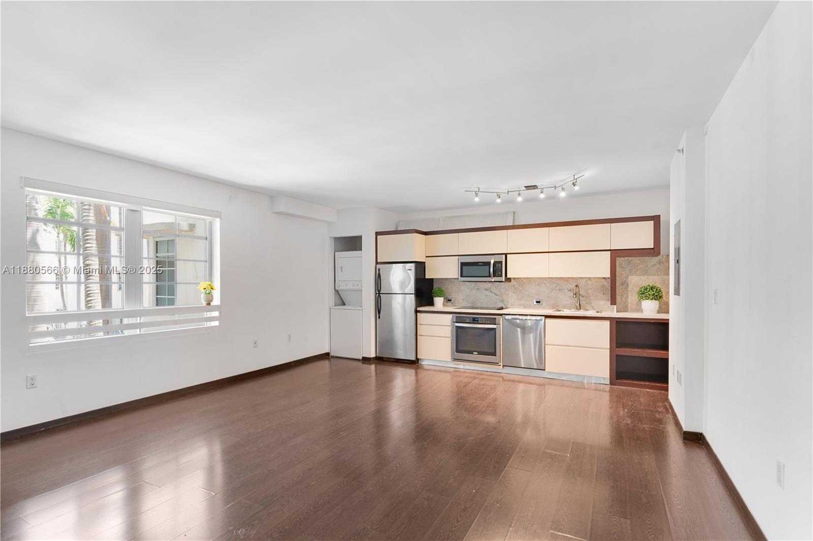 435 21st St #212, Miami Beach FL 33139