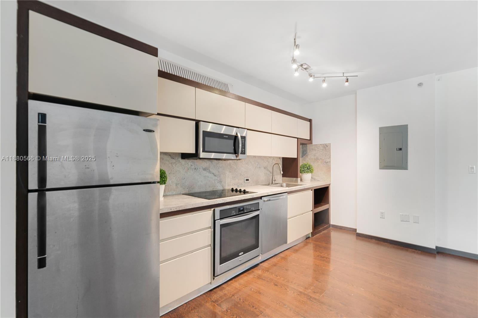 435 21st St #212, Miami Beach FL 33139