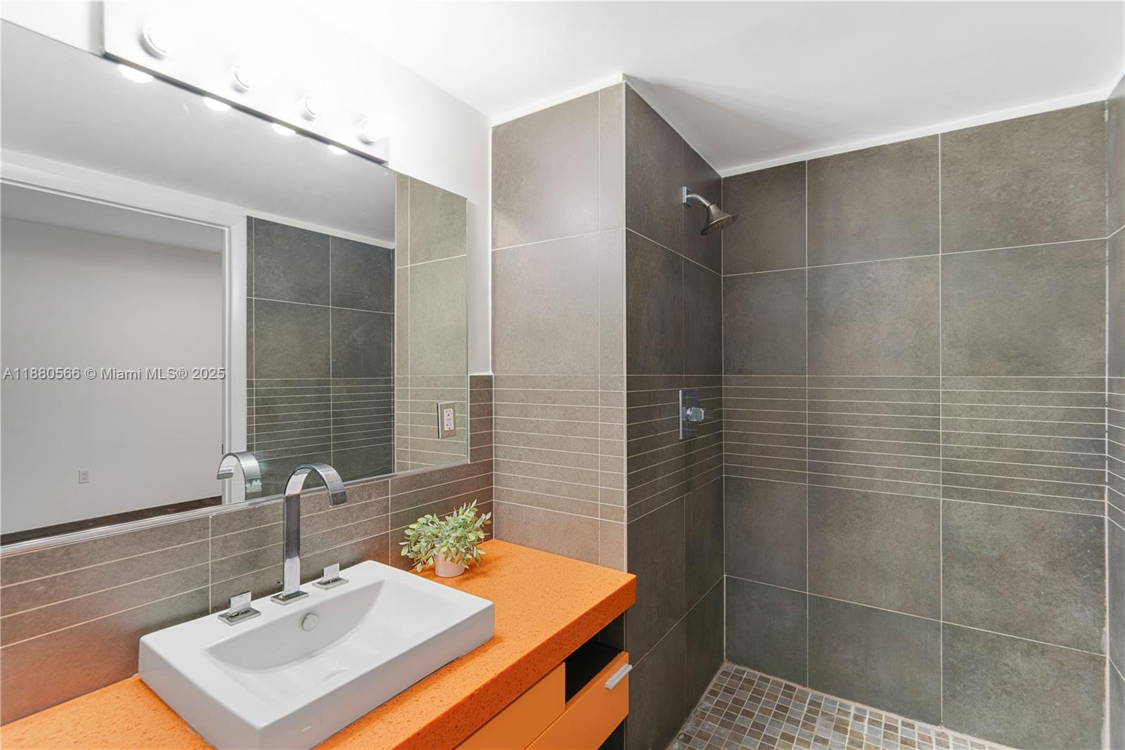 435 21st St #212, Miami Beach FL 33139