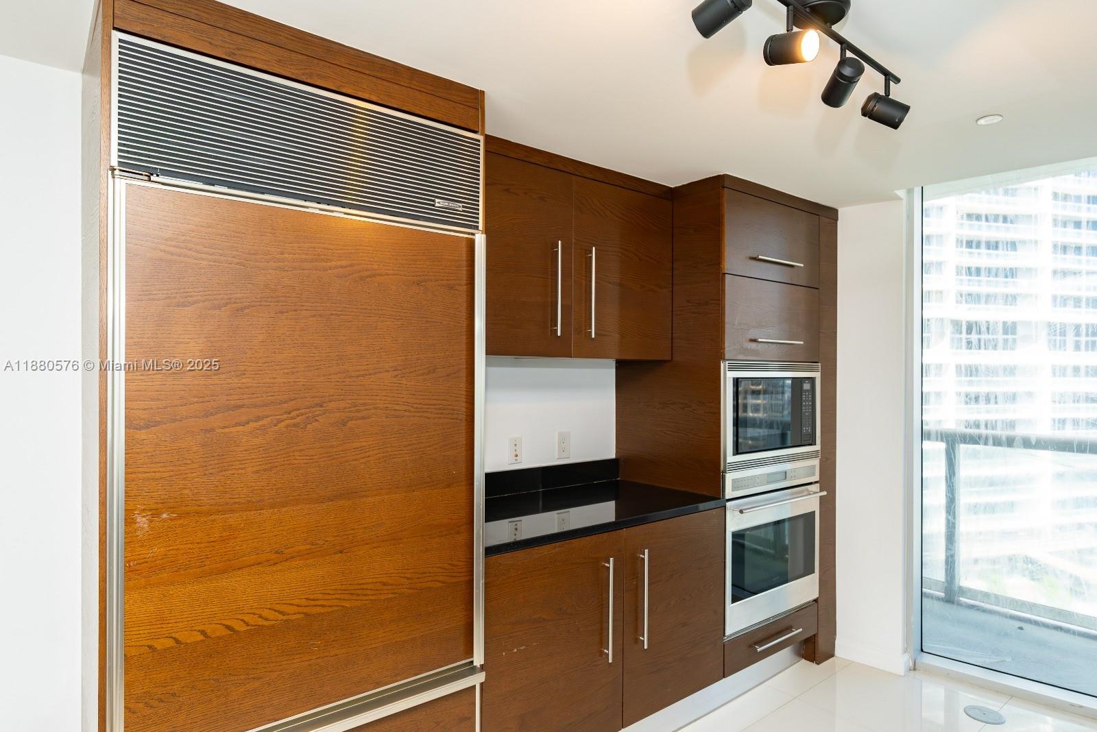 495 Brickell Ave #2102, Miami FL 33131
