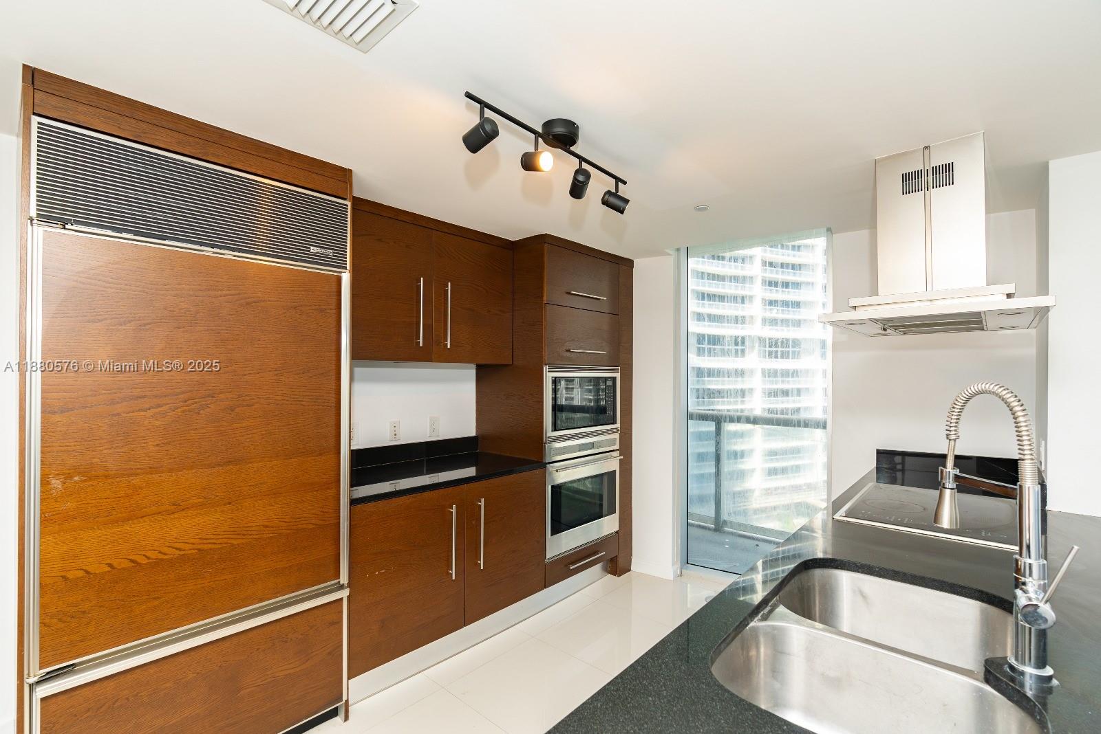 495 Brickell Ave #2102, Miami FL 33131
