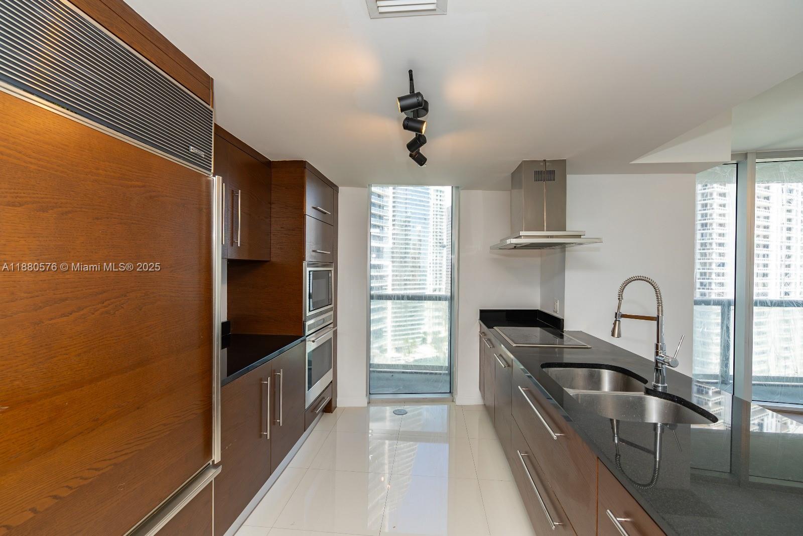 495 Brickell Ave #2102, Miami FL 33131