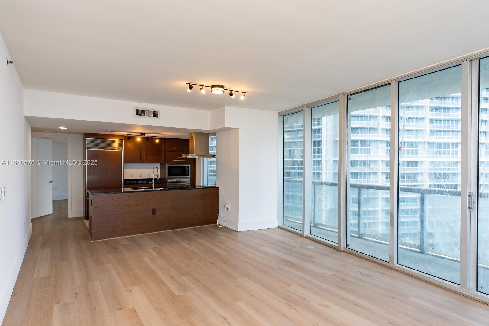 495 Brickell Ave #2102, Miami FL 33131