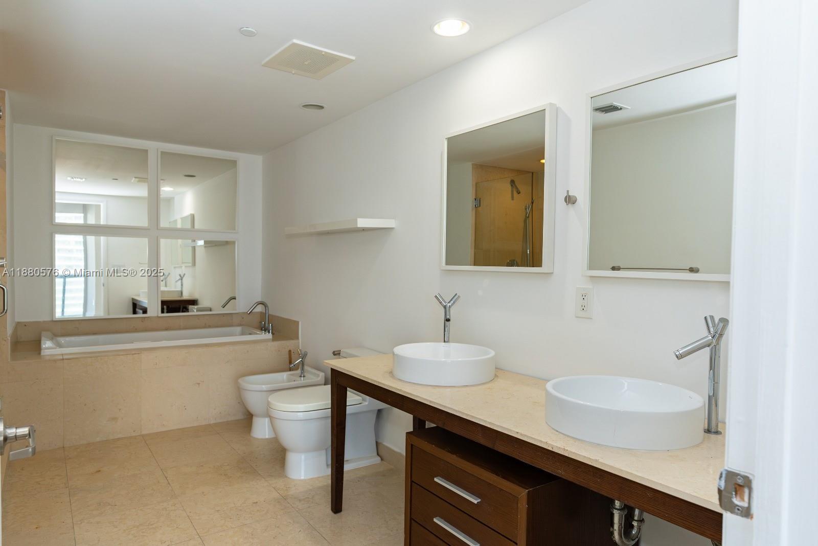 495 Brickell Ave #2102, Miami FL 33131