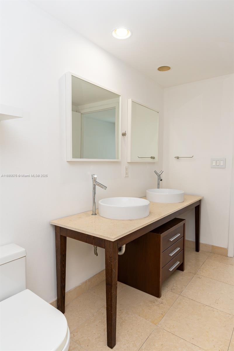 495 Brickell Ave #2102, Miami FL 33131
