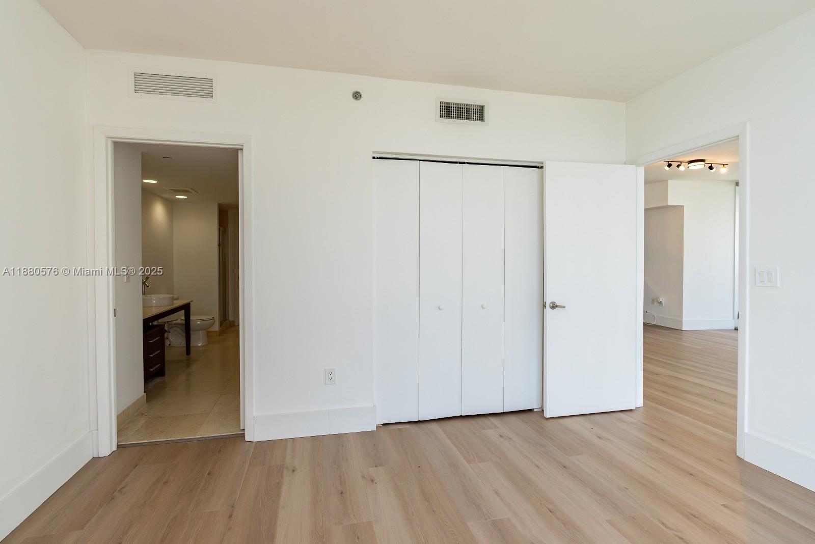 495 Brickell Ave #2102, Miami FL 33131