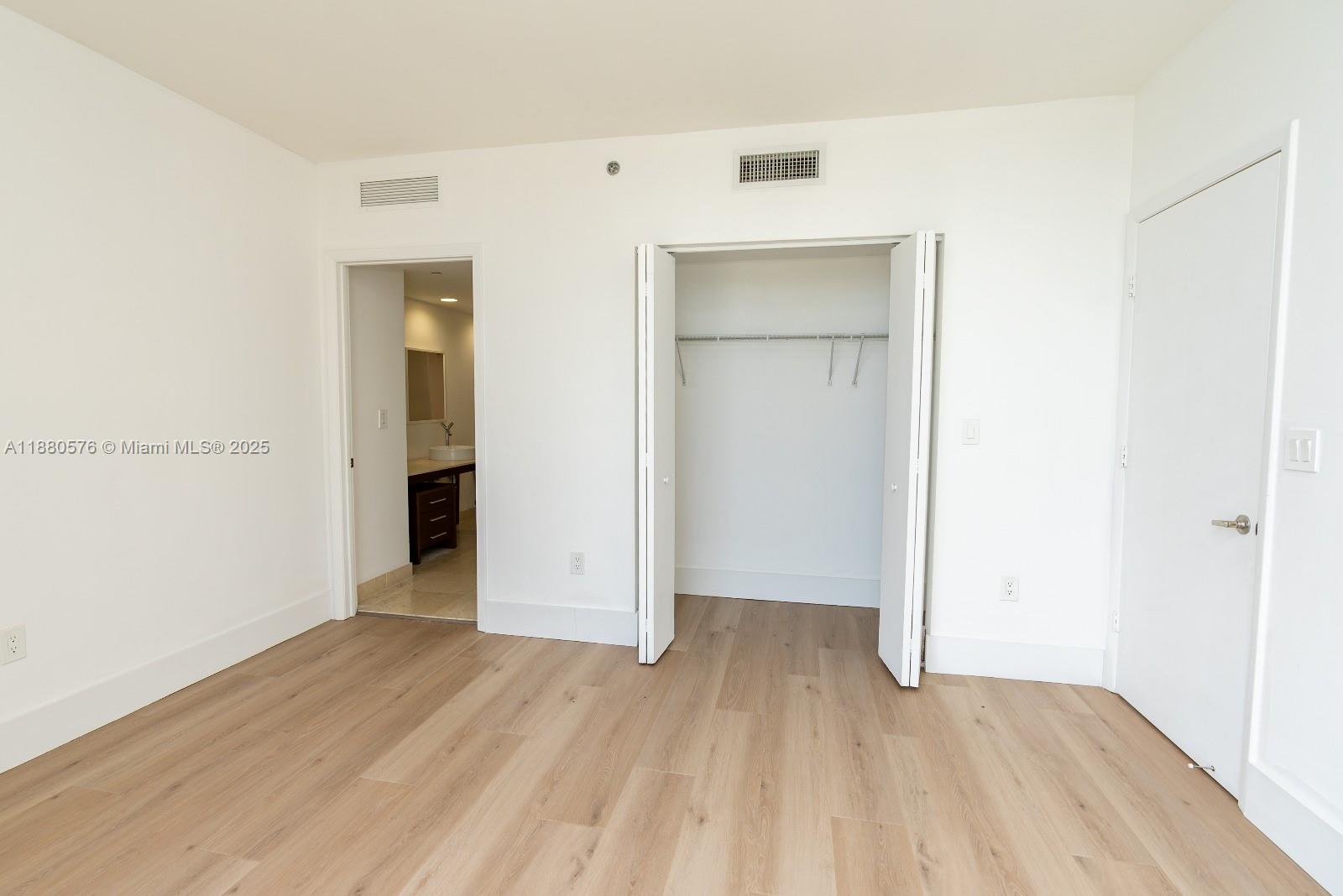495 Brickell Ave #2102, Miami FL 33131