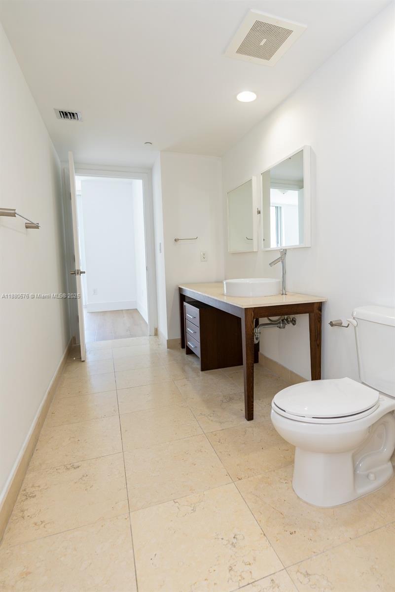 495 Brickell Ave #2102, Miami FL 33131