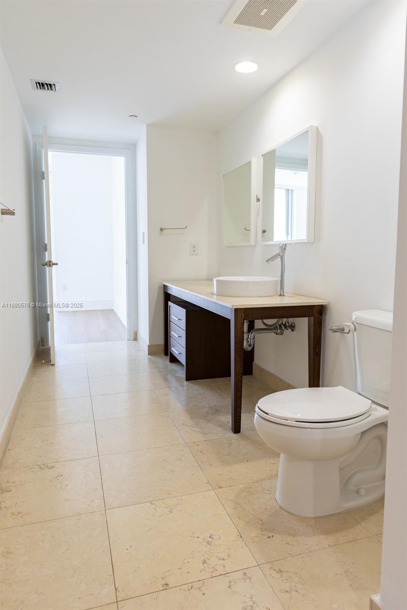 495 Brickell Ave #2102, Miami FL 33131