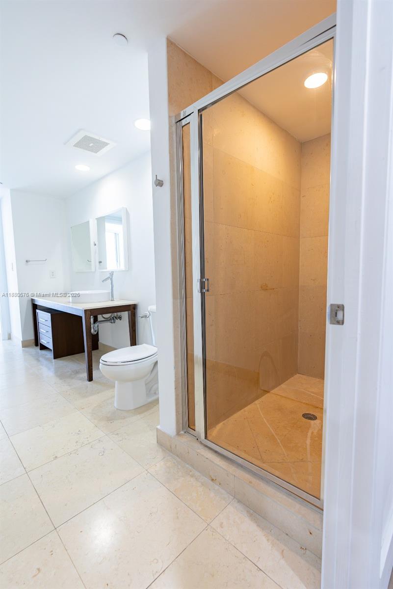 495 Brickell Ave #2102, Miami FL 33131