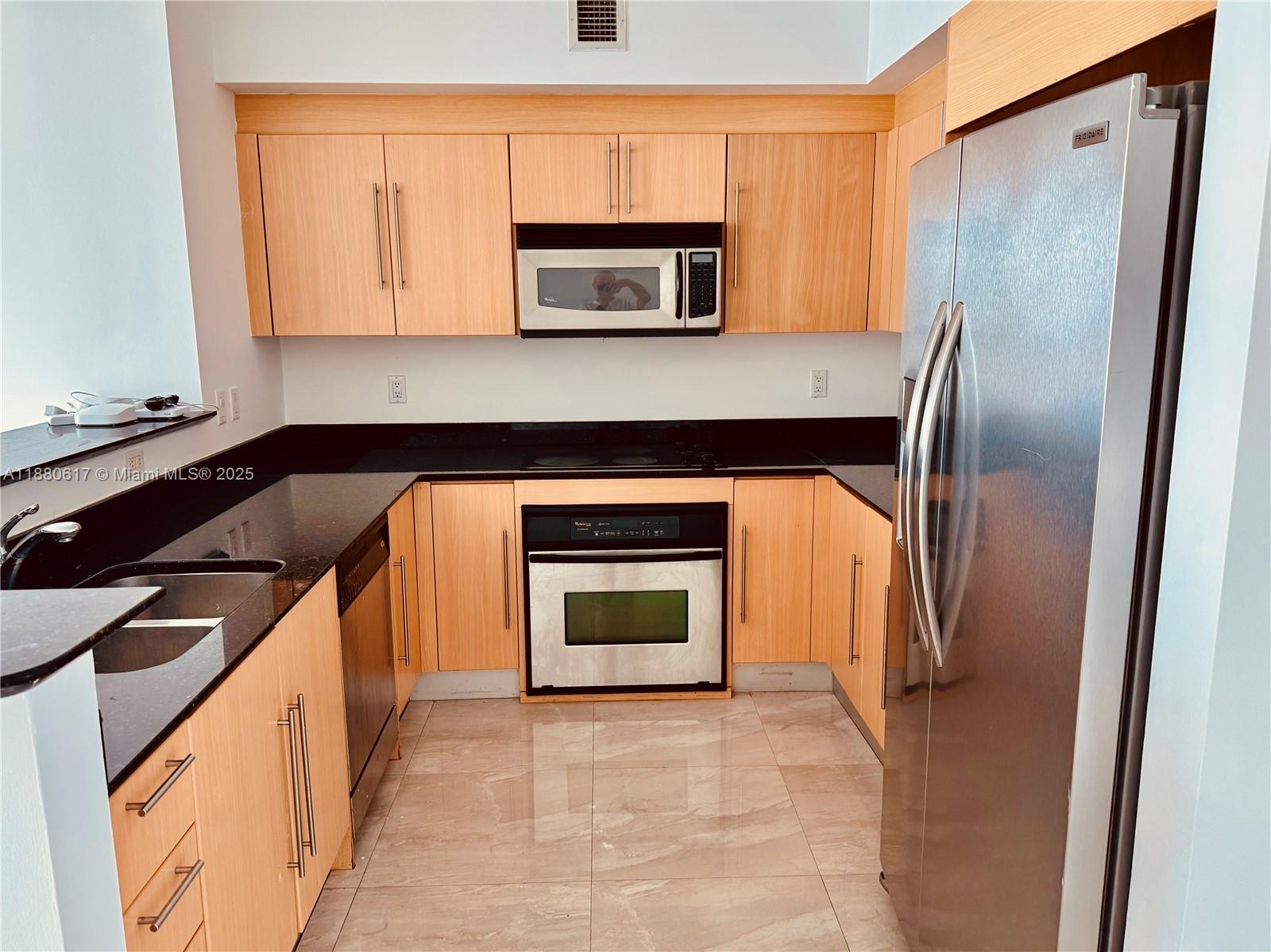 325 S Biscayne Blvd #3215, Miami FL 33131