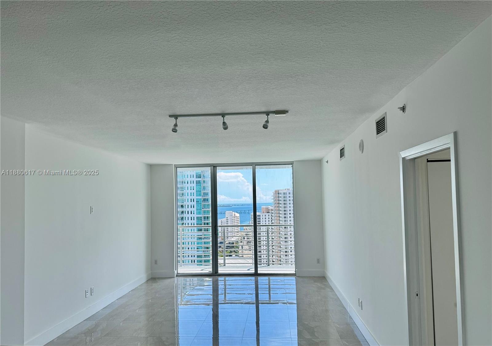 325 S Biscayne Blvd #3215, Miami FL 33131