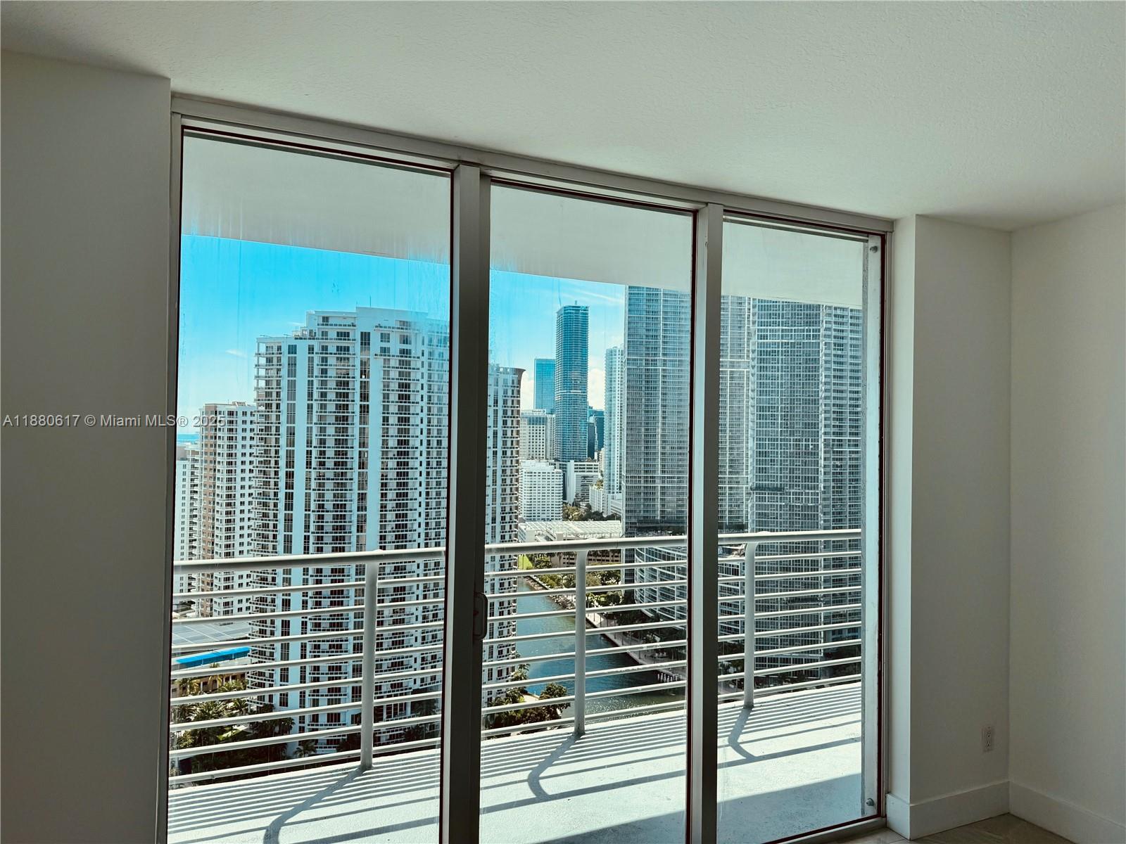 325 S Biscayne Blvd #3215, Miami FL 33131