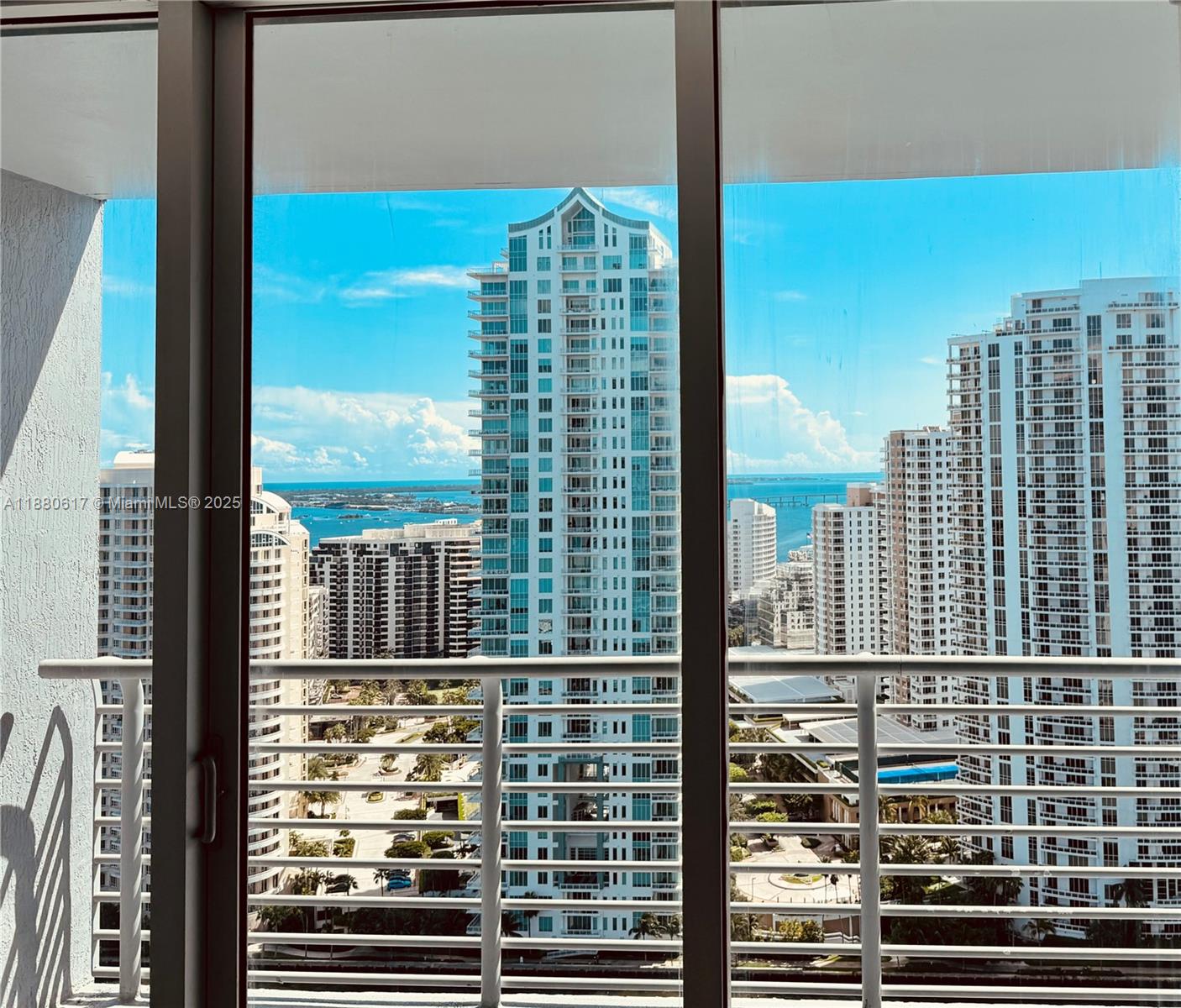 325 S Biscayne Blvd #3215, Miami FL 33131