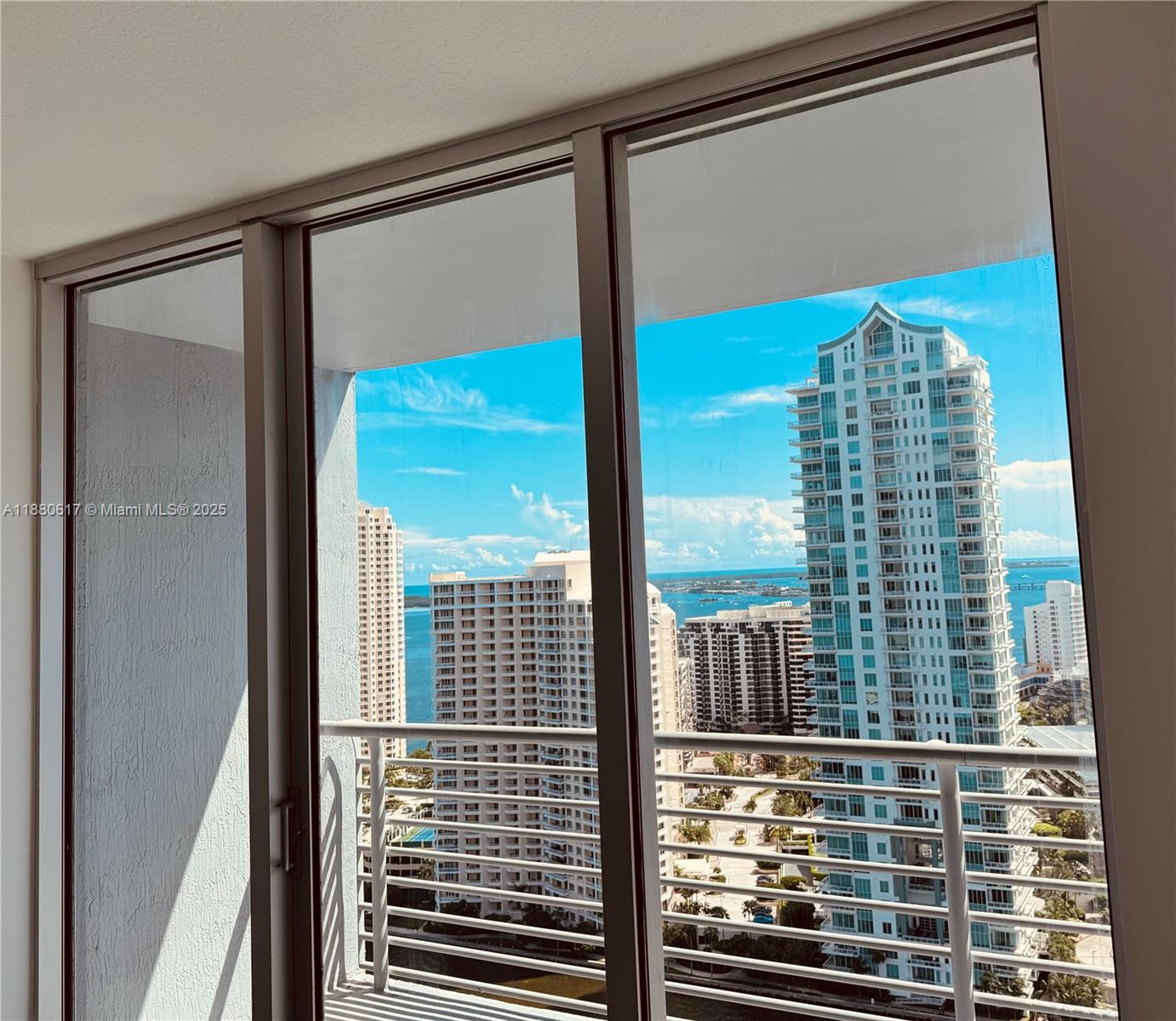 325 S Biscayne Blvd #3215, Miami FL 33131