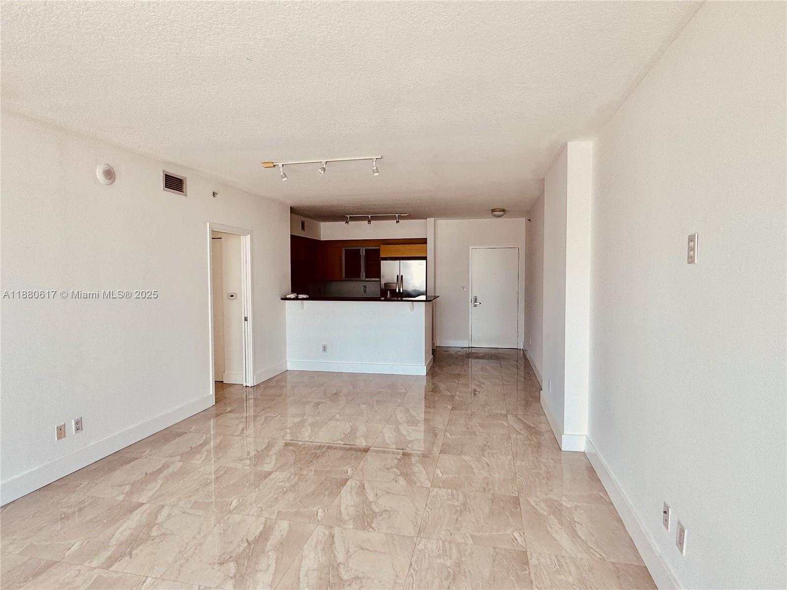 325 S Biscayne Blvd #3215, Miami FL 33131