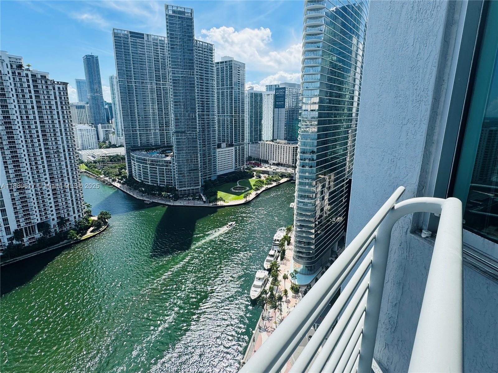 325 S Biscayne Blvd #3215, Miami FL 33131