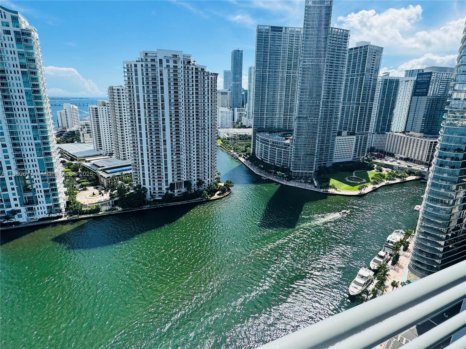 325 S Biscayne Blvd #3215, Miami FL 33131