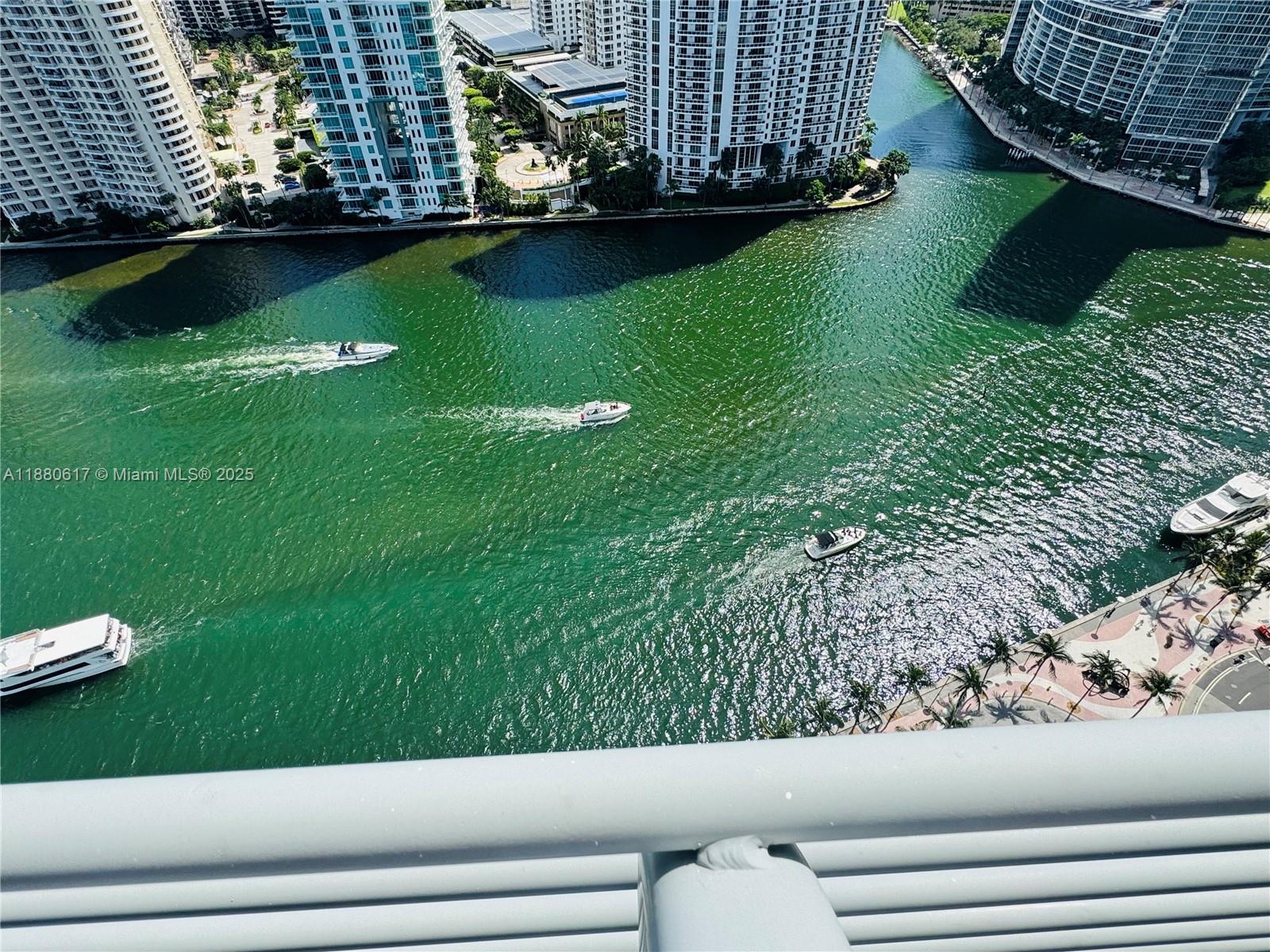 325 S Biscayne Blvd #3215, Miami FL 33131