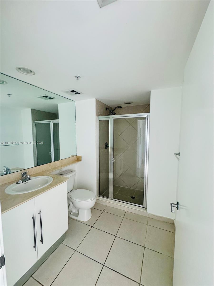 325 S Biscayne Blvd #3215, Miami FL 33131