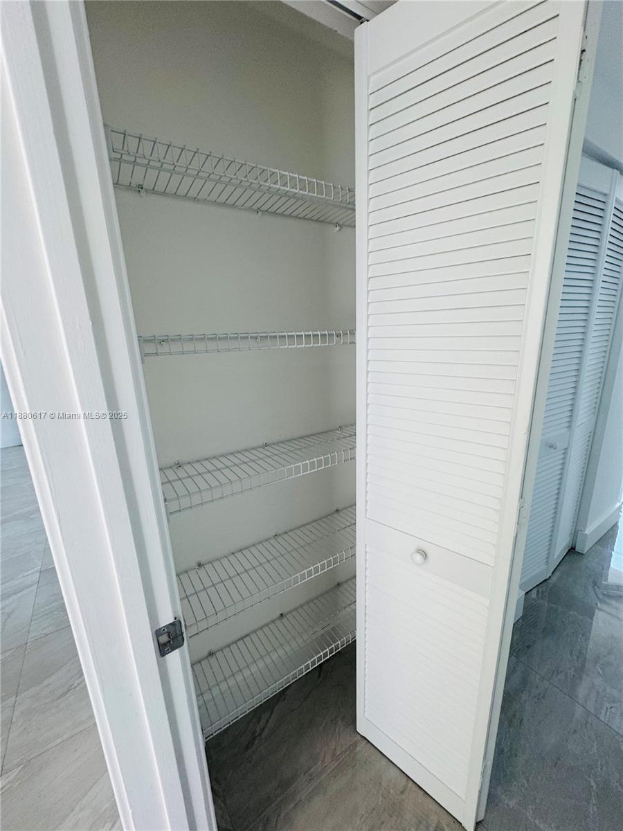325 S Biscayne Blvd #3215, Miami FL 33131