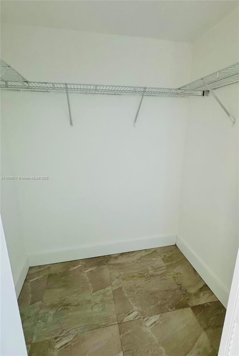325 S Biscayne Blvd #3215, Miami FL 33131