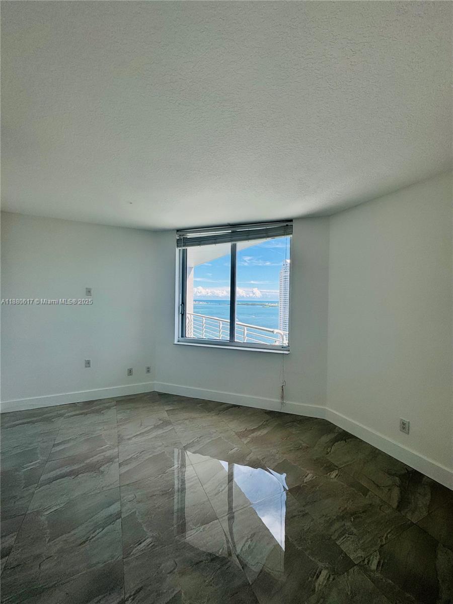 325 S Biscayne Blvd #3215, Miami FL 33131