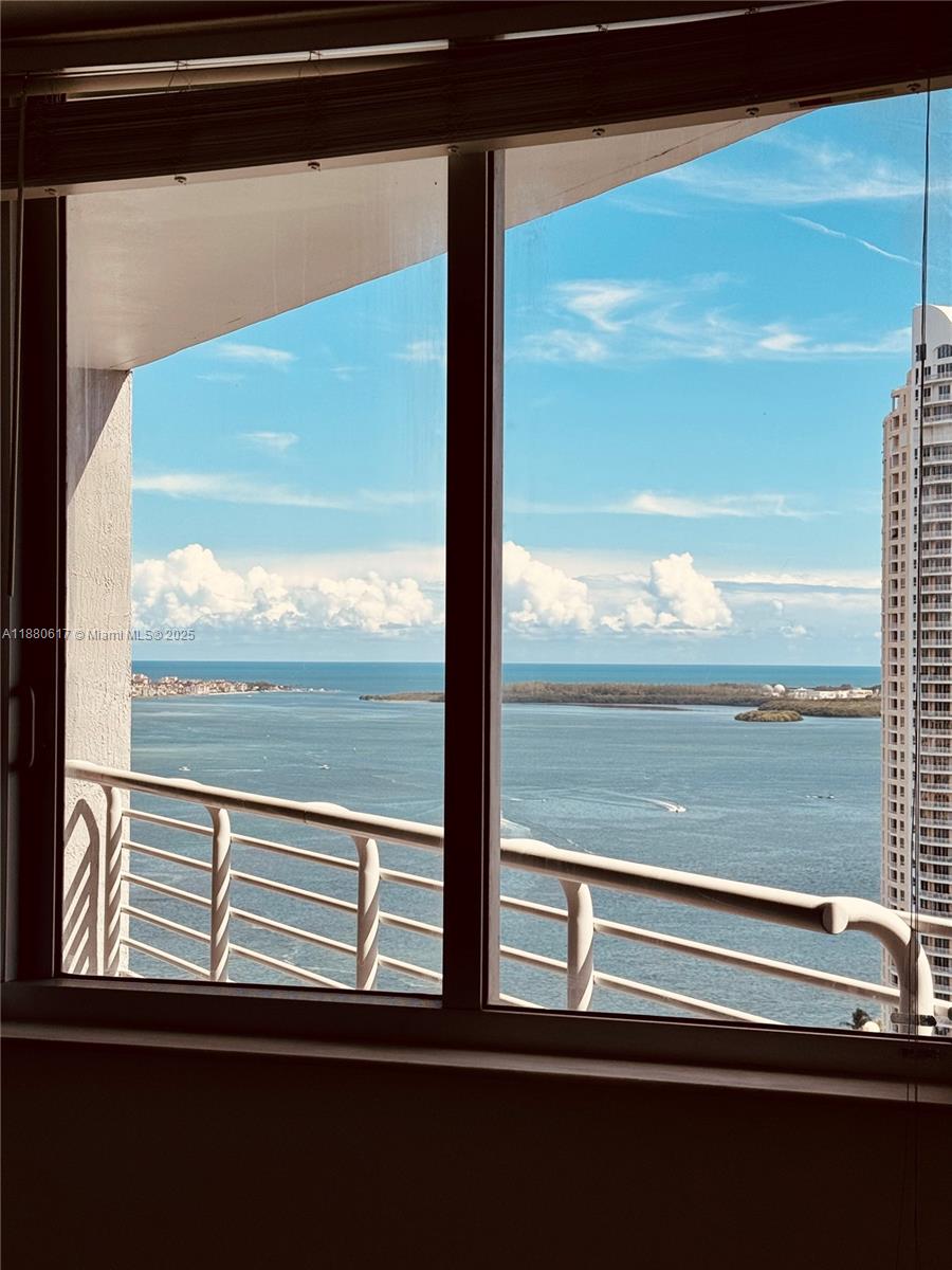 325 S Biscayne Blvd #3215, Miami FL 33131