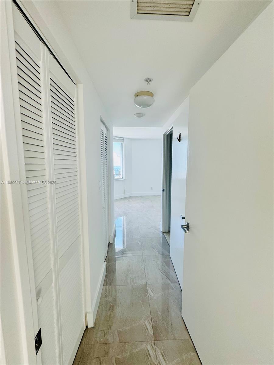 325 S Biscayne Blvd #3215, Miami FL 33131